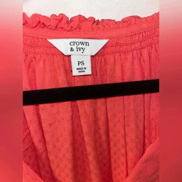 Crown & Ivy Blouse Size Petite Small - Picture 2 of 5